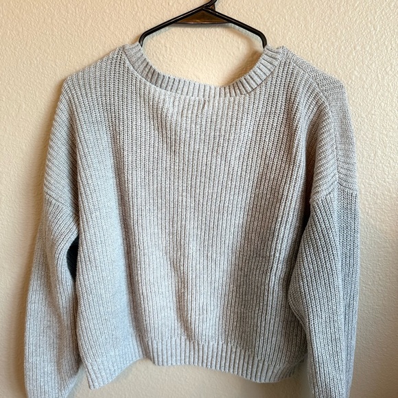 Hollister Women’s Gray V-Neck Ribbed Sweater - Picture 5 of 5